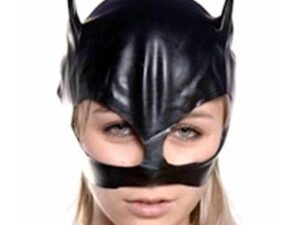 Черная блестящая маска кошки