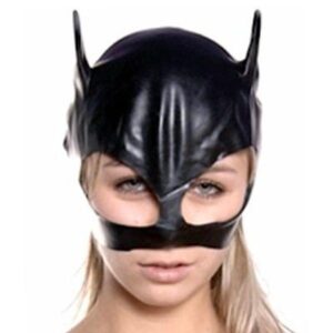 Черная блестящая маска кошки