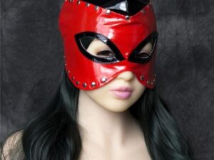 Двухцветная маска с вырезами на глазах