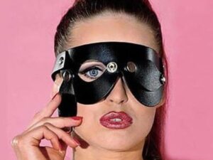 Черная маска кожаная