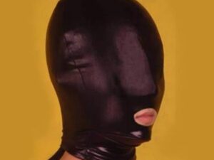 Черная маска с вырезом для рта из винила