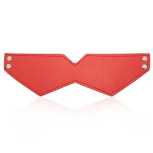 Яркая кожаная маска на глаза красная