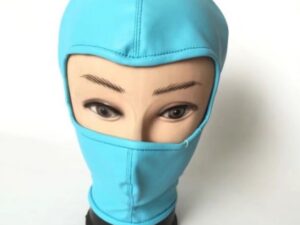 Маска на лицо из искусственной кожи