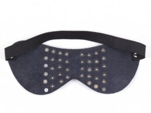 Кожаная маска с шипами